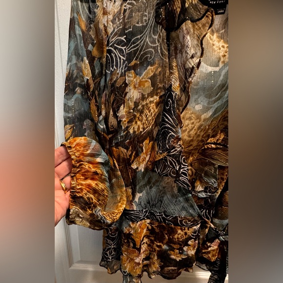 ECI New York beautiful metallic sheer ruffled neck wrap blouse size Large - Picture 4 of 6